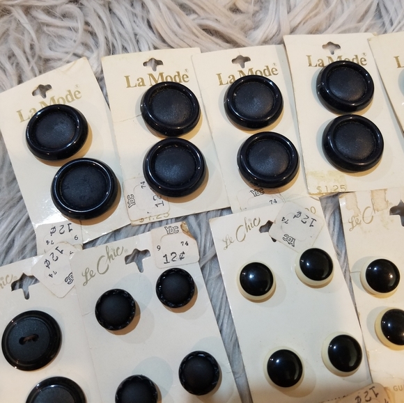 Vintage Buttons - Picture 2 of 13